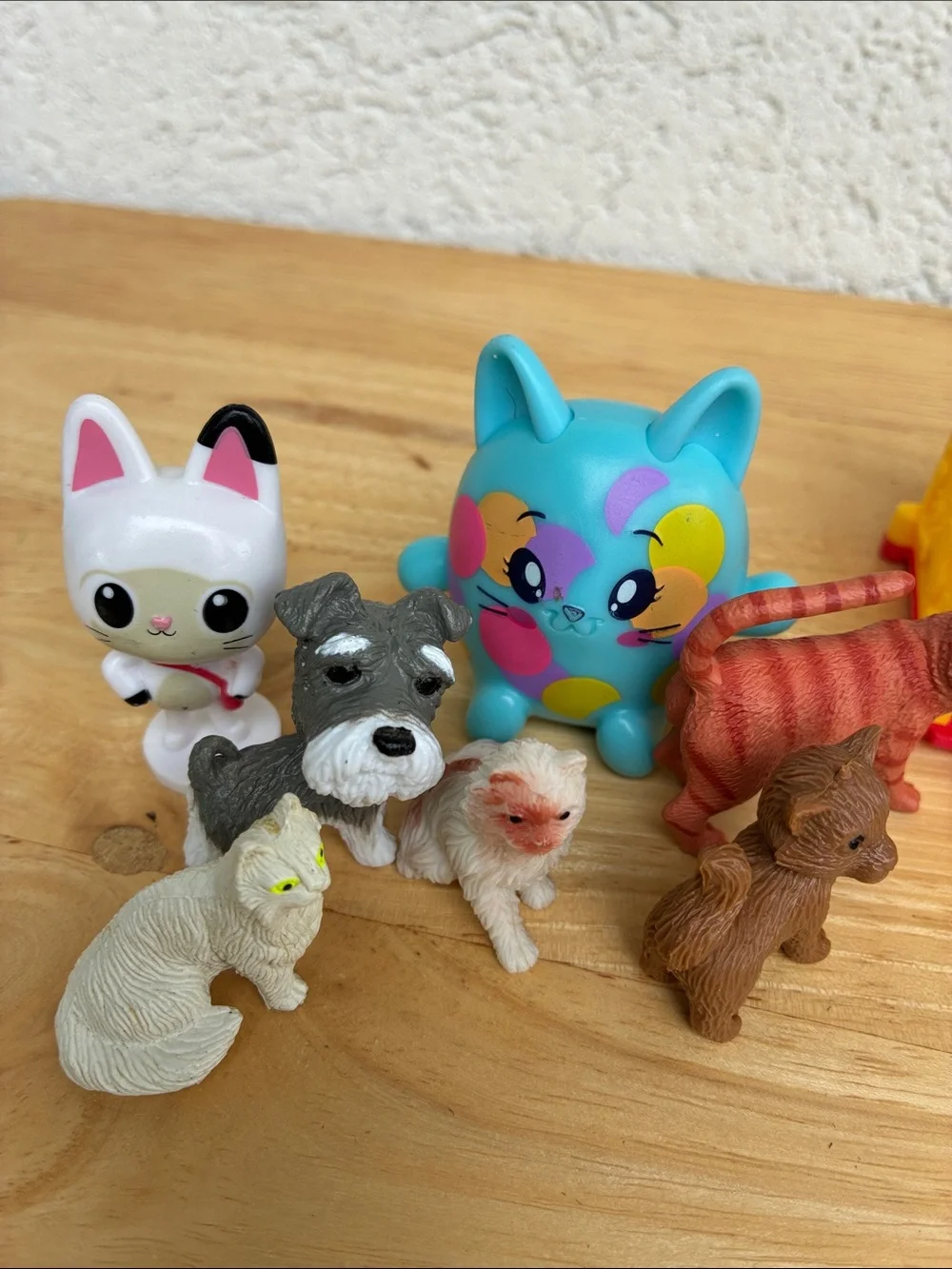 Cats and dogs and stuff! Lot of 17 small plastic!